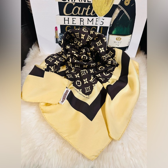 πLOUIS VUITTON Monogram Silk Scarf w/Tag - Picture 5 of 11